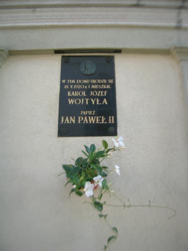 Una targhetta dedicata a Karol Wojtyla