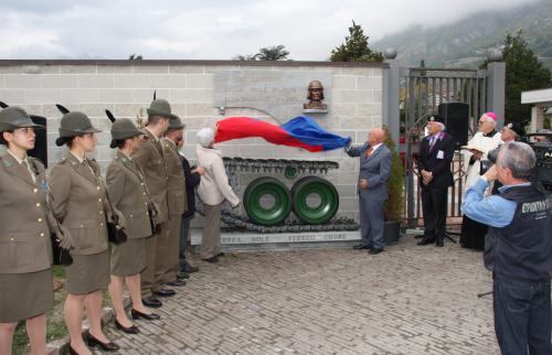 Scoprimento del monumento
