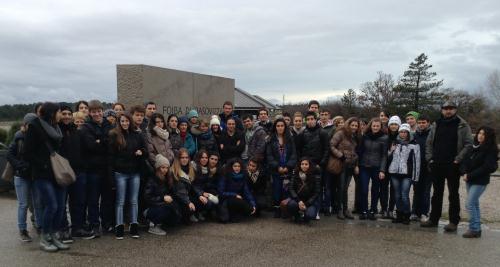 Gli studenti alla Foiba di Basovizza
