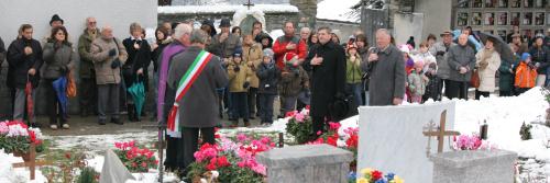 Cerimonia di benedizione della tomba monumentale consacrata al canonico Domaine