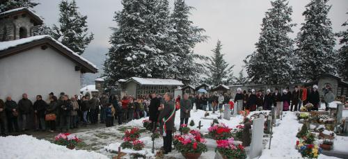 Cerimonia di benedizione della tomba monumentale consacrata al canonico Domaine