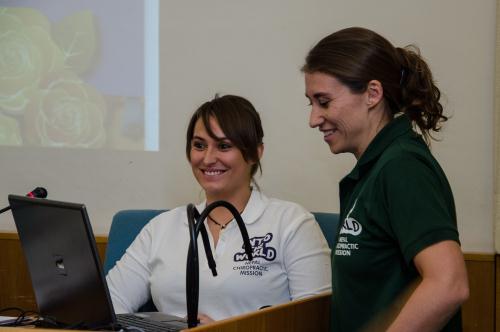 Le sorelle Coralie e Janissa Pellissier, che hanno dato vita al progetto di aiuto alle popolazioni nepalesi "Volunteers into the world"