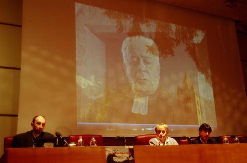 Un momento della conferenza. Al centro, la curatrice del libro, Augusta Vittoria Cerutti