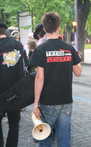 Un raggazzo nel corteo