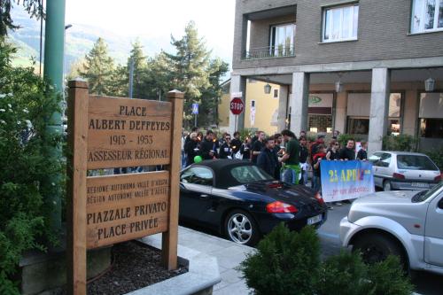 Il corteo in piazza Deffeyes