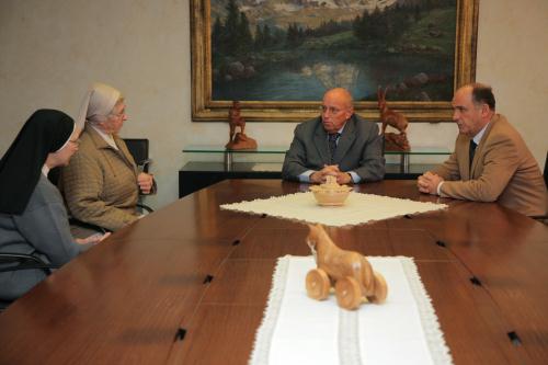L'incontro di Suor Piera (seconda da sinistra) con i Presidenti del Consiglio e della Regione