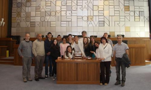 I ragazzi insieme allo psicoterapeuta Mustafa Qossoqsi, agli educatori Zehava Koronyo e Fawaz Haj Ahmad e allo staff del progetto Giancarlo Rosso e Leonardo Sette
