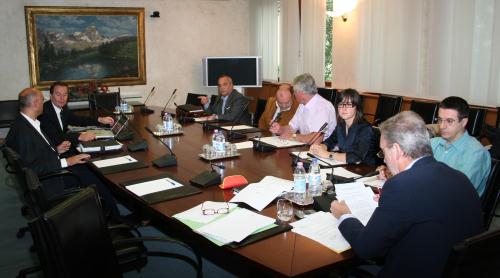 I Commissari nella sala commissioni