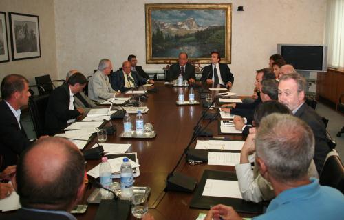 La sala delle commissioni durante la riunion