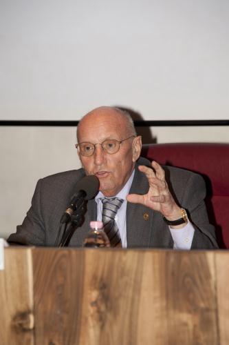Il Presidente del Consiglio Alberto Cerise durante il discorso di apertura della serata