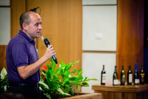 Il Consigliere segretario David Follien introduce l'evento
