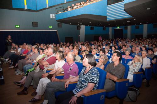Il pubblico del Teatro Giacosa di Aosta