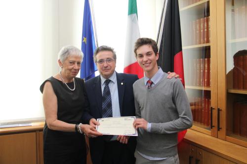 La consegna della borsa di studio