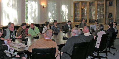 La sala riunioni delle commissioni durante le operazioni