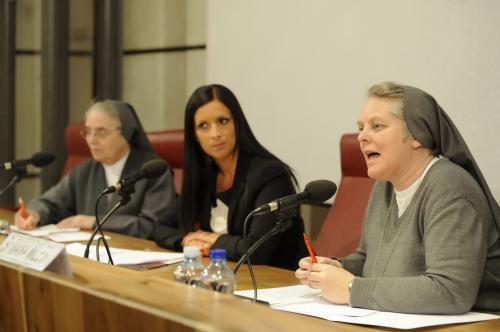 Suor Milesi durante il suo intervento
