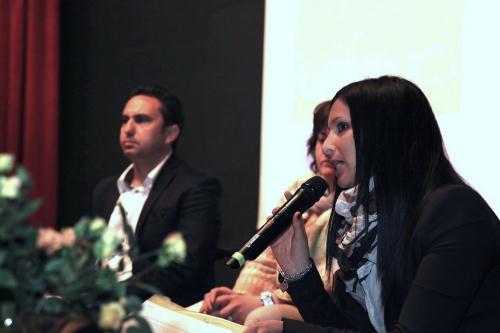 La Consigliera segretario Emily Rini durante il discorso di apertura della conferenza-dibattito