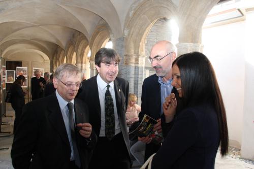 Uno scambio di battute durante l'inaugurazione