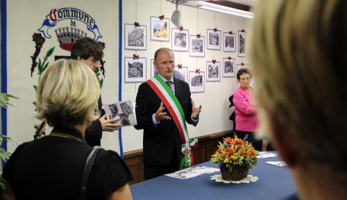 Intervento del Sindaco Pierluigi Ropele durante linaugurazione della mostra fotografica Gaby - Images de la mémoire