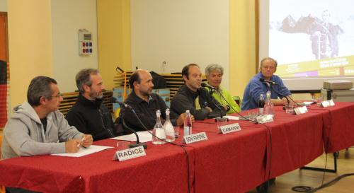 Daniele Pieiller, Presidente dell'Associazione culturale Naturavalp, introduce la serata