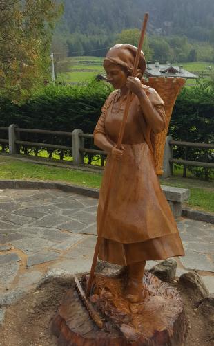 Una delle statue inaugurate