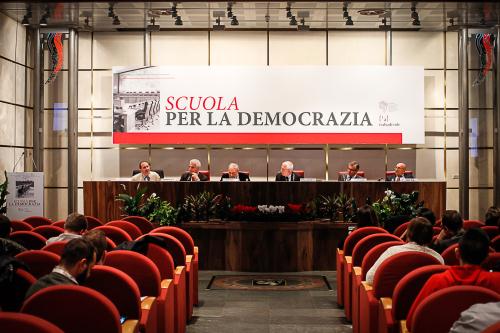 I lavori del pomeriggio. L'intervento di Paolo Urbani, Professore di diritto amministrativo all'Università di Chieti-Pescara (primo da sinistra)