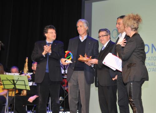 Da sinistra: l'Assessore allo sport, Aurelio Marguerettaz, il Presidente nazionale del CONI, Giovanni Malagò, il Presidente del Consiglio Valle, Marco Viérin, il Presidente del Consiglio regionale CONI, Piero Marchiando, e la presentatrice Paola Corti
