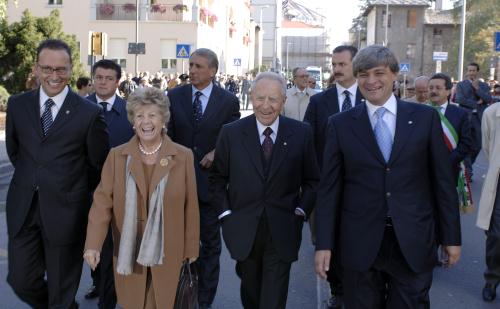I Presidenti del Consiglio Valle e della Regione insieme al Presidente Ciampi e alla signora Franca Pilla