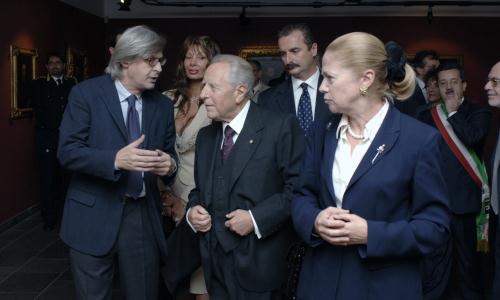 La visita al Museo archeologico regionale insieme al critico d'arte Vittorio Sgarbi e all'Assessore regionale all'istruzione e cultura, Teresa Charles
