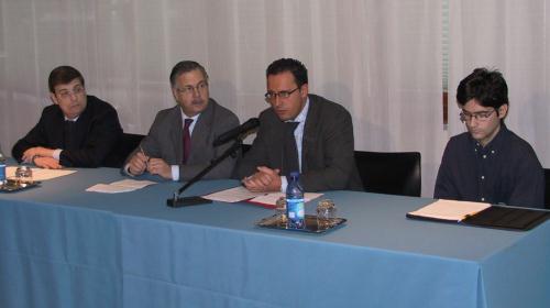 Da sinistra: Fabrizio Cassella, docente presso l'Università della Valle d'Aosta, Pietro Passerin d'Entreves, Rettore dell'Università, Ego Perron, Presidente del Consiglio regionale, e Giuseppe Catenazzo