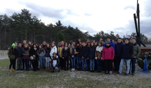 Foto di gruppo alla Foiba di Bassovizza