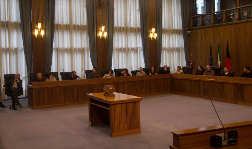 La visita all'aula consiliare organizzata nell'ambito del progetto "Portes ouvertes"