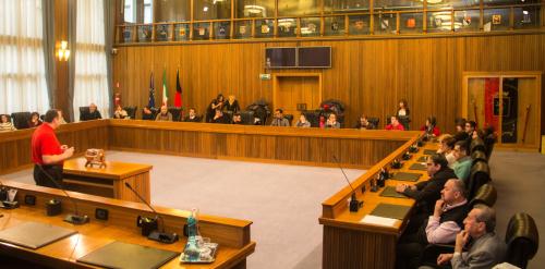 La visita all'aula consiliare organizzata nell'ambito del progetto "Portes ouvertes"