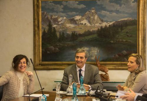 Al centro, l'Assessore regionale alla sanità, Antonio Fosson