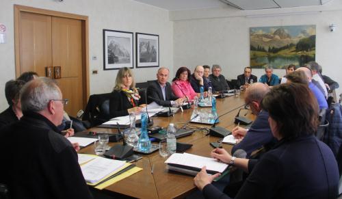 Il Consigliere Giusepe Isabellon presiede la Commission