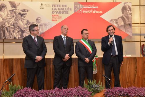 La consegna dell'onorificenza a Riccardo Garosci, Chevalier de l'Autonomie 2015