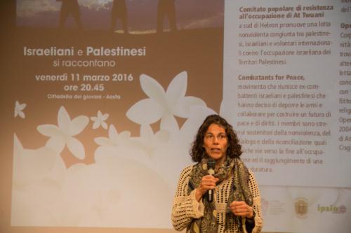 Il dialogo con i partecipanti alla serata