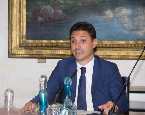 L'Assessore durante l'incontro con i Commissari