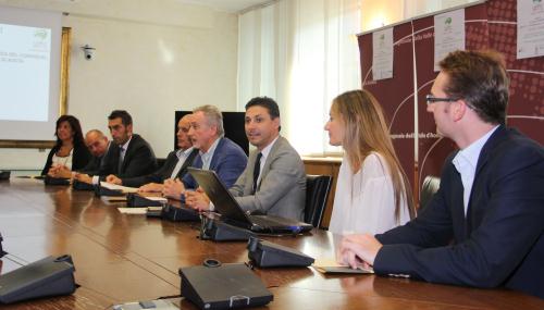 Da sinistra: i Consiglieri segretari Carmela Fontana e David Follien, l'Assessore Marco Sorbara, i Presidenti Augusto Rollandin e Andrea Rosset, l'Assessore Laurent Viérin, la dottoressa Mariagiovanna Filippella e il Vicepresidente del Consiglio Joël Farcoz