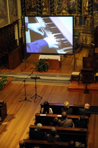 Un momento della serata: Federico Ragionieri esegue la sinfonia in re maggiore per organo solo di Padre Davide da Bergamo