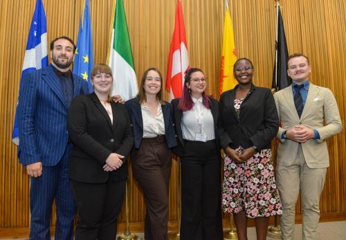 I delegati del Parlement Jeunesse de Wallonie-Bruxelles, du Parlement Jeunesse du Québec et de la Suisse.