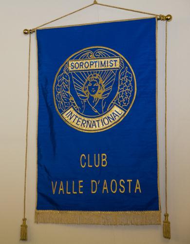 Lo stendardo del Soroptimist Club della Valle d'Aosta