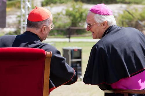 Il Segretario di Stato Vaticano insieme al Vescovo di Aosta