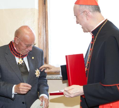 Il Presidente Cerise nominato Commendatore con placca dell'Ordine di San Silvestro, onorificenza pontificia conferita dallo Stato Vaticano e consegnata dal Cardinal Bertone