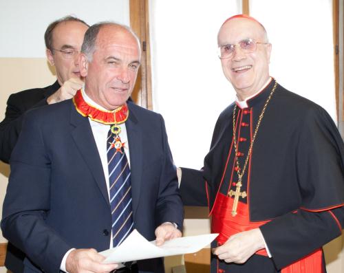 Il Presidente Rollandin designato Commendatore dell'Ordine di San Gregorio Magno durante la cerimonia di consegna delle onorificenze pontificie tenutasi a Châtillon