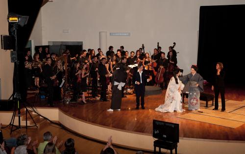 Gli interpreti insieme all'Orchestra Sinfonica giovanile della Valle d'Aosta
