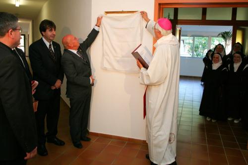 Lo scoprimento della litografia ad opera del Presidente del Consiglio, Alberto Cerise, e del Vescovo di Aosta, Monsignor Giuseppe Anfossi