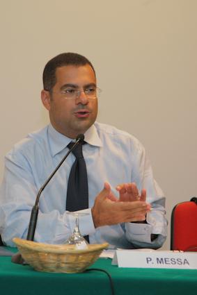 Paolo Messa, direttore del mensile Formiche, introduce la conferenza