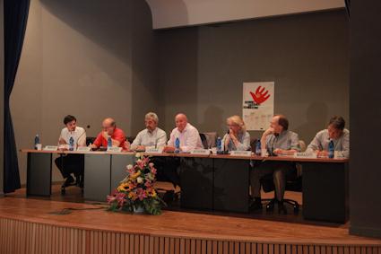 Un momento della conferenza "Non sparare sulla Croce Rossa!" svoltasi alla Sport Haus di Gressoney-Saint-Jean il 22 agosto, quarto dei cinque incontri
