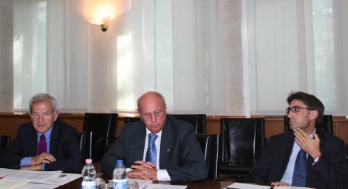 Il Presidente Cerise insieme al Coordinatore di Italiadecide, Lucinao Violante (a sinistra), e al Presidente di Ancigiovane, Giacomo D'Arrigo (a destra)