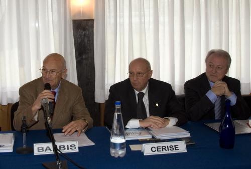 Il Presidente del Consiglio insieme ai curatori del volume: Cesare Balbis (a sinistra) e Giorgio Bongiorno (a destra)